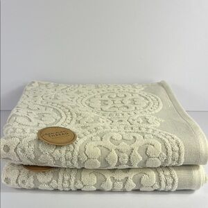 Common Thread Bath Towels Cream Luxury Medallion Textured Cotton Set of 2 NEW